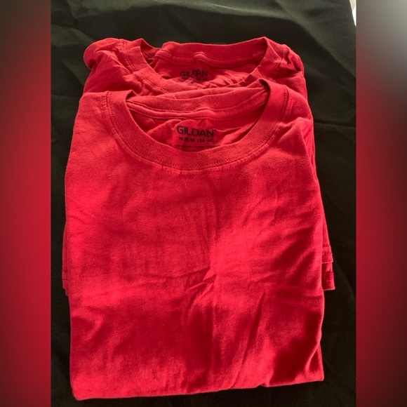 Gildan Red Men’s (37-40) tshirts. New without tags. 2 Short sleeve t shirts. - Picture 1 of 1